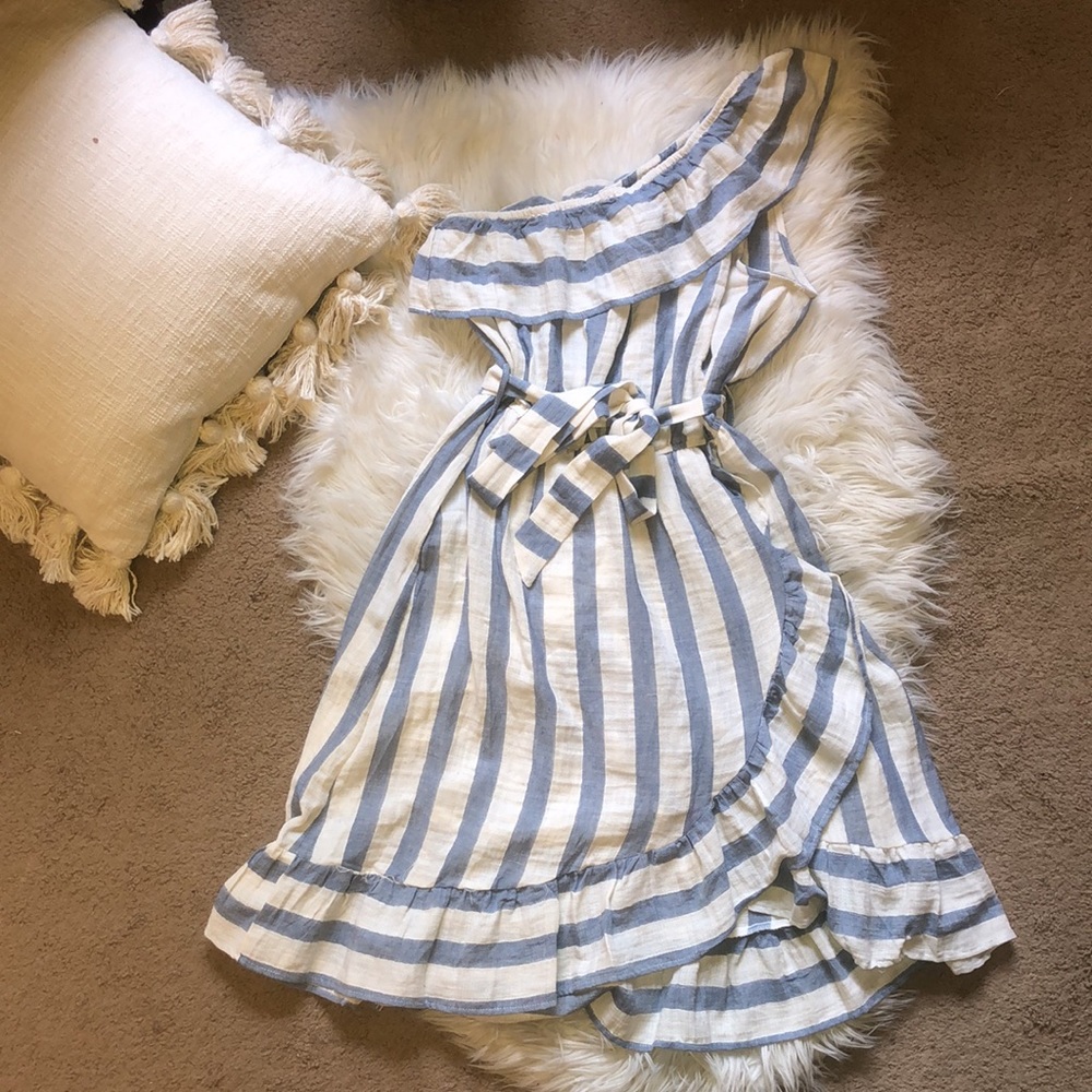 Vici | M one shoulder blue and cream dress